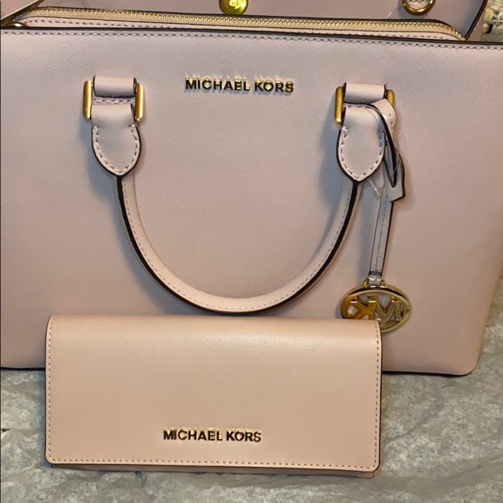 Michael Kors savanna satchel & marching Wallet - Picture 2 of 8